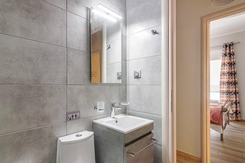 Bright Apartment For 6 Ppl In Athens Exterior photo