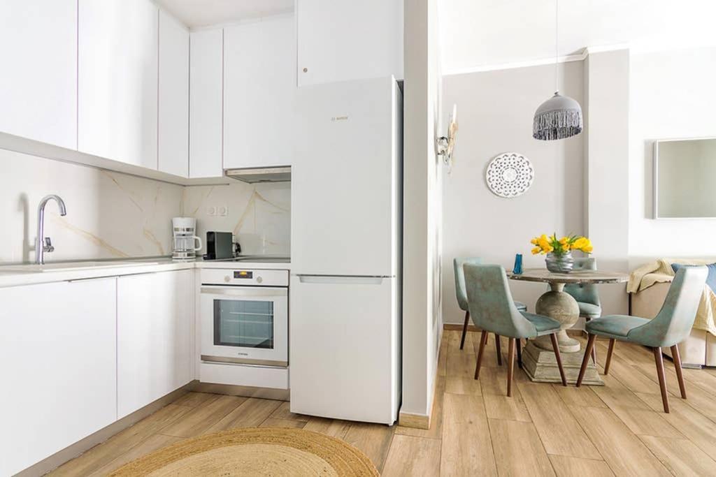 Bright Apartment For 6 Ppl In Athens Exterior photo